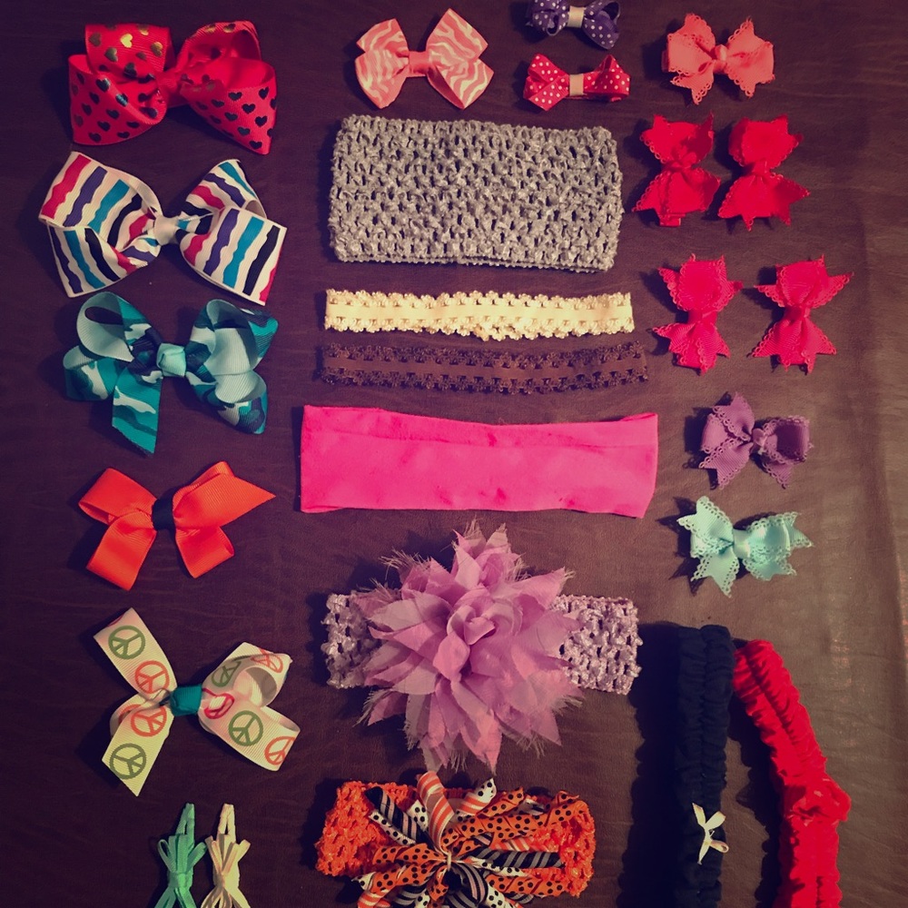 15 bows. 4 basic bands. 4 bands with bow attached